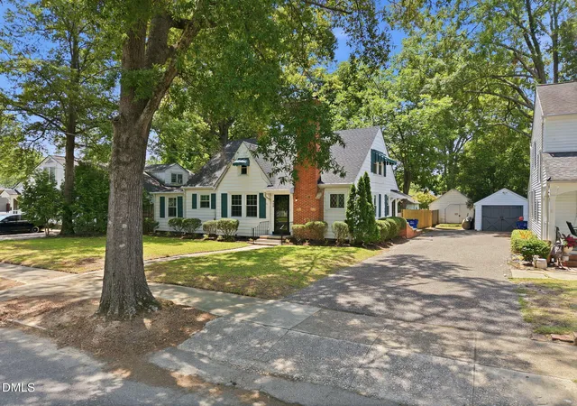 Photo 3 of Single family home for sale at 408 E Lee St, Smithfield, NC 27577 | MLS# 10177061 | Listing updated on 2026-10-05