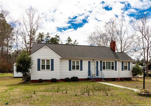 Photo 1 of Single family home for sale at 717 W Cutlar St, Saint Pauls, NC 28384 | MLS# 764788 | Listing updated on 2026-08-20