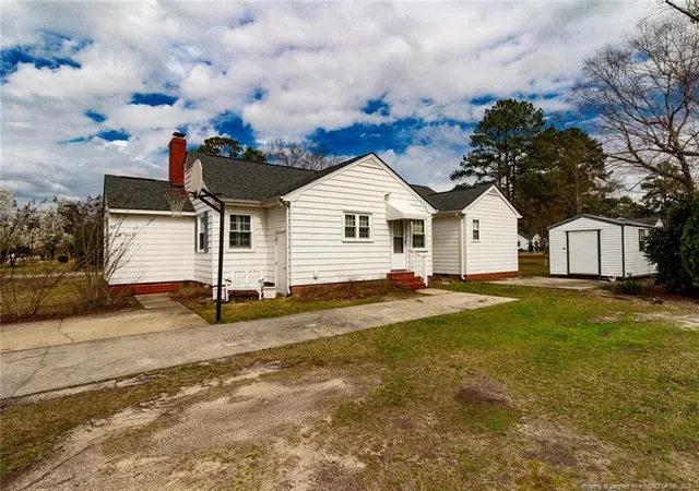 Photo 3 of Single family home for sale at 717 W Cutlar St, Saint Pauls, NC 28384 | MLS# 764788 | Listing updated on 2026-08-20