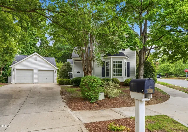 Photo 4 of Townhouse for sale at 1000 Purple Glory Dr, Apex, NC 27502 | MLS# 10175938 | Listing updated on 2026-08-02