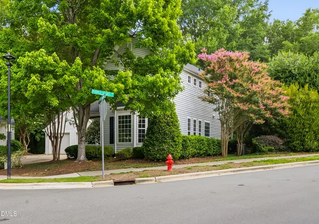 Photo 5 of Townhouse for sale at 1000 Purple Glory Dr, Apex, NC 27502 | MLS# 10175938 | Listing updated on 2026-08-02
