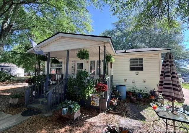 Photo 1 of Single family home for sale at 816 Commerce St, Fayetteville, NC 28305 | MLS# 764424 | Listing updated on 2026-08-19