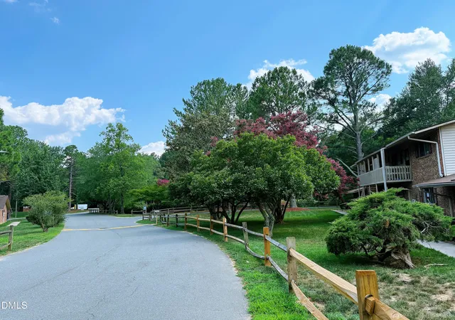 Homes for sale in Chapel Hill, NC | 130 Estes, Chapel Hill, NC 27517 | Houzeo