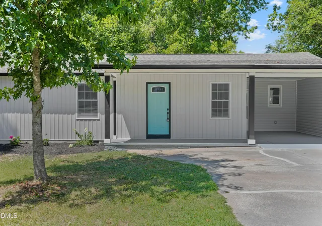 Homes for sale in Sanford, NC | 2318 Caroline Dr, Sanford, NC 27330 | MLS# 10176369