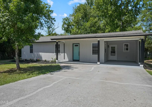 Homes for sale in Sanford, NC | 2318 Caroline Dr, Sanford, NC 27330 | MLS# 10176369