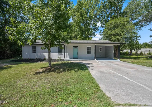 Homes for sale in Sanford, NC | 2318 Caroline Dr, Sanford, NC 27330 | MLS# 10176369