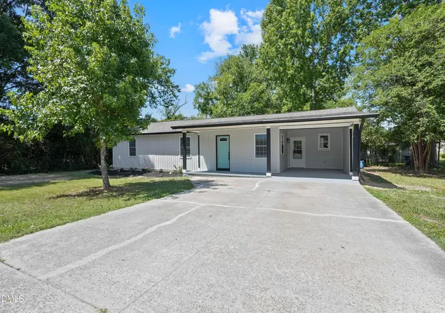 Homes for sale in Sanford, NC | 2318 Caroline Dr, Sanford, NC 27330 | MLS# 10176369