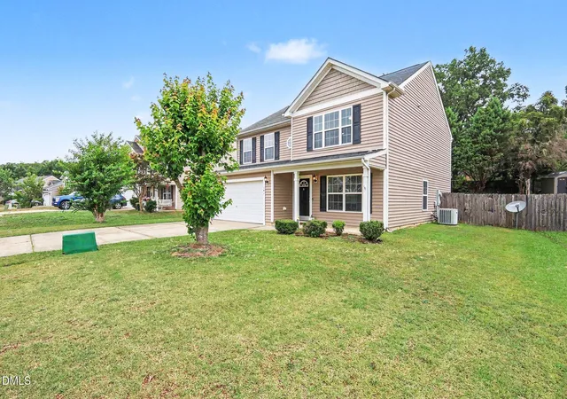Photo 2 of Single family home for sale at 141 Willow Ridge Dr, Sanford, NC 27332 | MLS# 10176515 | Listing updated on 2026-09-14