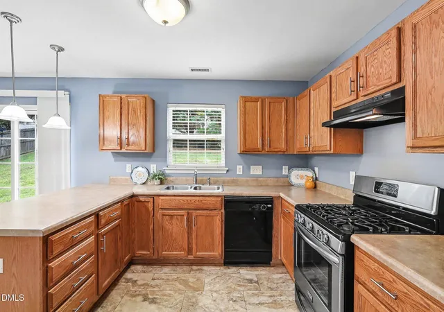Photo 4 of Single family home for sale at 141 Willow Ridge Dr, Sanford, NC 27332 | MLS# 10176515 | Listing updated on 2026-09-14