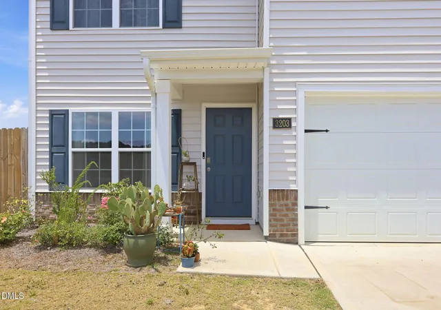 Homes for sale in Sanford, NC | 3203 Finch Ct, Sanford, NC 27332 | MLS# 10176222