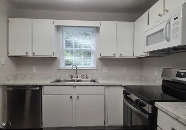 Photo 4 of Townhouse for sale at 1900 Township Cir, Raleigh, NC 27609 | MLS# 10182881 | Listing updated on 2026-08-12