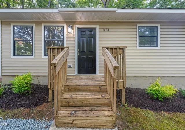 2nd image of 613 Locust Rd, Hillsborough, NC 27278 | MLS# 10178474