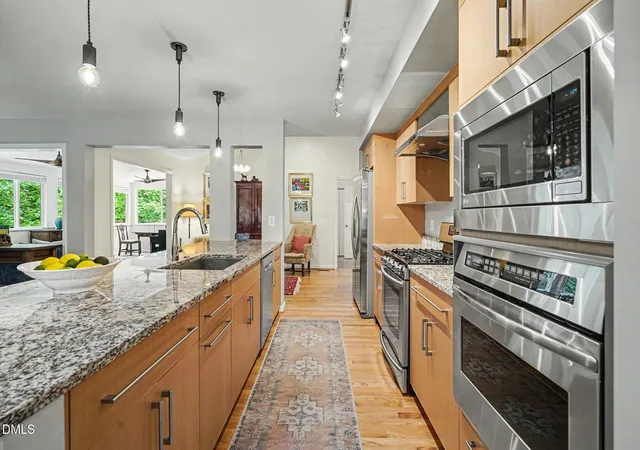 3rd image of 604 Bolin Creek Dr, Carrboro, NC 27510 | MLS# 10176339