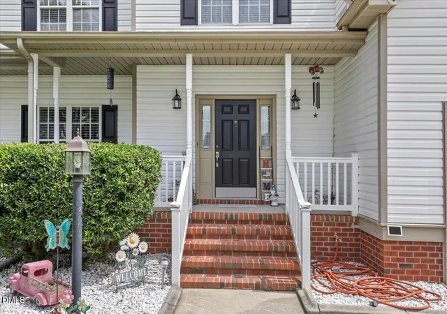 Photo 4 of Sale Pending at 122 W Raintree Ln, Goldsboro, NC 27534 | MLS# 10183499 | Listing updated on 2026-09-23