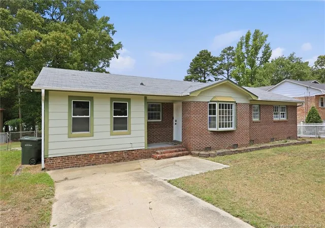 Photo 3 of Single family home for sale at 406 Lansdowne Rd, Fayetteville, NC 28314 | MLS# 764300 | Listing updated on 2026-09-21