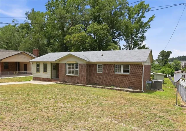 Photo 4 of Single family home for sale at 406 Lansdowne Rd, Fayetteville, NC 28314 | MLS# 764300 | Listing updated on 2026-09-21