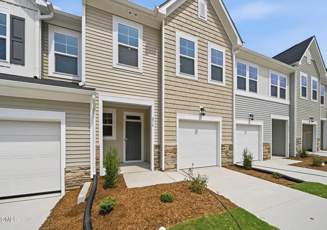 2nd image of 216 Tree Moss Ct, Rolesville, NC 27571 | MLS# 10176354