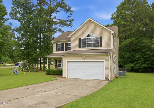 Photo 3 of Single family home for sale at 501 Wade Dr, Sanford, NC 27330 | MLS# 10177508 | Listing updated on 2026-08-26