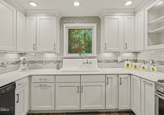 Photo 3 of Single family home for sale at 911 New Hope Church Rd, Chapel Hill, NC 27516 | MLS# 10176514 | Listing updated on 2026-09-05
