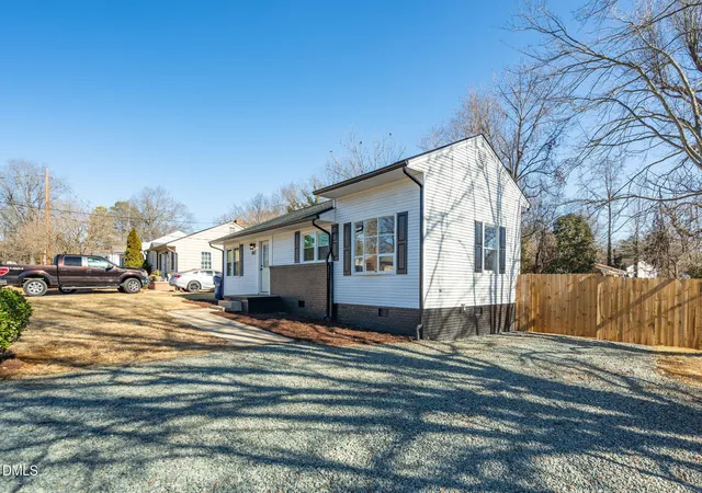 Homes for sale in Graham, NC | 803 Oakley St, Graham, NC 27253 | MLS# 10176524
