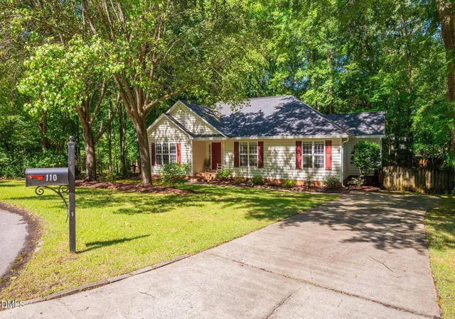Photo 4 of Single family home for sale at 110 Brampton Cir, Clayton, NC 27527 | MLS# 10176550 | Listing updated on 2026-10-01
