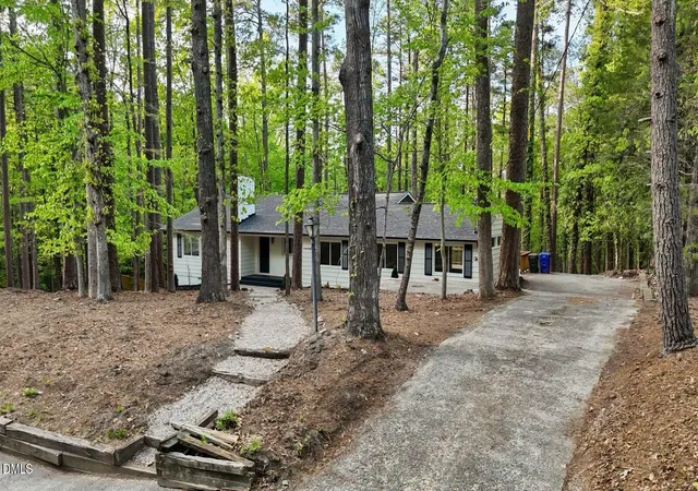 Photo 4 of Single family home for sale at 412 N Elliott Rd, Chapel Hill, NC 27514 | MLS# 10189784 | Listing updated on 2026-09-01