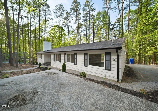 Photo 5 of Single family home for sale at 412 N Elliott Rd, Chapel Hill, NC 27514 | MLS# 10189784 | Listing updated on 2026-09-01