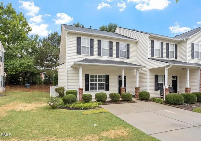 Homes for sale in Holly Springs, NC | 204 Cline Falls Dr, Holly Springs, NC 27540 | MLS# 10176669