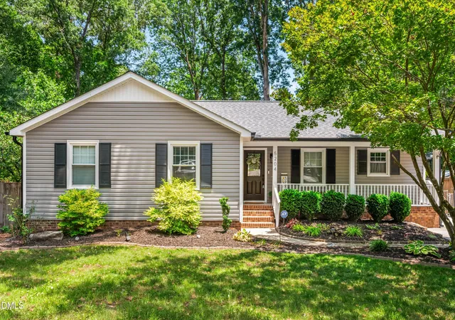 Homes for sale in Raleigh, NC | 5204 Badham Pl, Raleigh, NC 27609 | MLS# 10178944