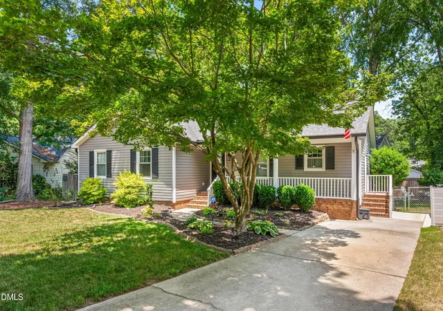 Homes for sale in Raleigh, NC | 5204 Badham Pl, Raleigh, NC 27609 | MLS# 10178944