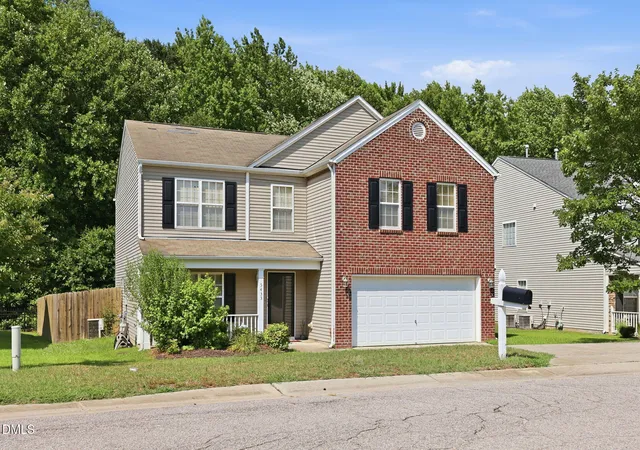 Photo 2 of Single family home for sale at 5433 Thunderidge Dr, Raleigh, NC 27610 | MLS# 10177275 | Listing updated on 2026-08-27
