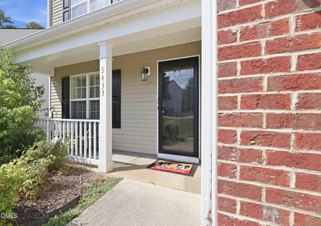Photo 3 of Single family home for sale at 5433 Thunderidge Dr, Raleigh, NC 27610 | MLS# 10177275 | Listing updated on 2026-08-27