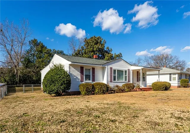 Photo 3 of Single family home for sale at 816 Sandalwood Dr, Fayetteville, NC 28304 | MLS# 765026 | Listing updated on 2026-07-18