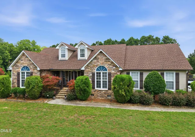 Photo 2 of Sale Pending at 101 Aspen Cir, Clayton, NC 27520 | MLS# 10177323 | Listing updated on 2026-09-02