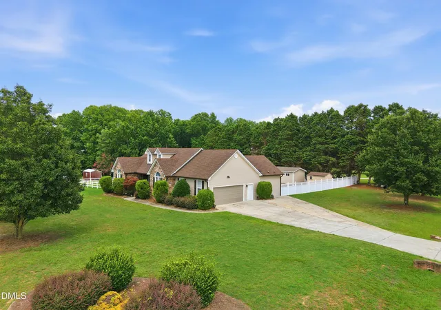 Photo 3 of Sale Pending at 101 Aspen Cir, Clayton, NC 27520 | MLS# 10177323 | Listing updated on 2026-09-02