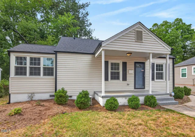 3rd image of 1507 Robinhood Rd, Durham, NC 27701 | MLS# 10177433