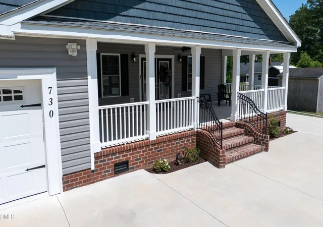 Homes for sale in Clinton, NC | 730 Nw Blvd, Clinton, NC 28328 | MLS# 10177037