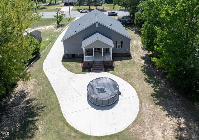 Homes for sale in Clinton, NC | 730 Nw Blvd, Clinton, NC 28328 | MLS# 10177037