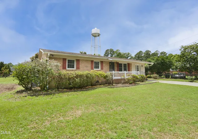 2nd image of 400 Blackmon St, Four Oaks, NC 27524 | MLS# 10177435