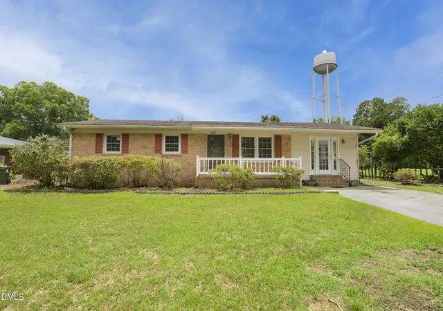 3rd image of 400 Blackmon St, Four Oaks, NC 27524 | MLS# 10177435
