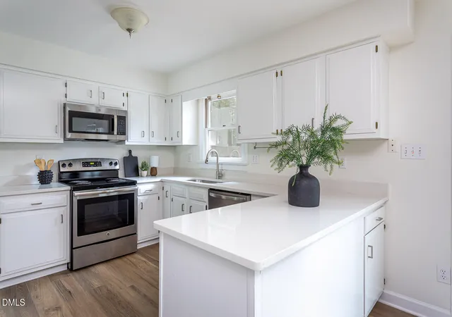 Photo 4 of Single family home for sale at 2009 Broadingham Ct, Raleigh, NC 27615 | MLS# 10182077 | Listing updated on 2026-08-24