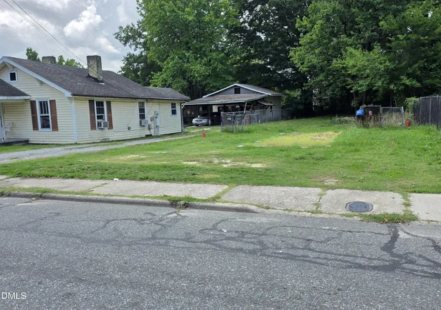 Photo 2 of Sale Pending at 922 Lincoln St, Greensboro, NC 27401 | MLS# 10177149 | Listing updated on 2026-08-25