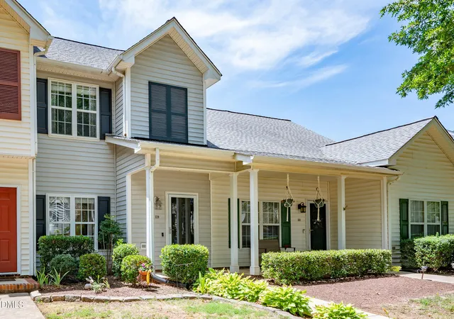 2nd image of 329 Commons Dr, Holly Springs, NC 27540 | MLS# 10180716