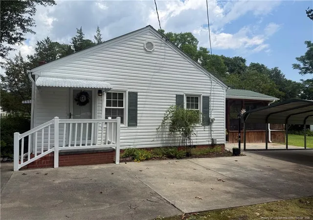 Homes for sale in Raeford, NC | 112 N Wright St, Raeford, NC 28376 | MLS# 765072