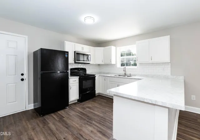 Photo 3 of Sale Pending at 718 S State St, Raleigh, NC 27601 | MLS# 10186311 | Listing updated on 2026-09-01