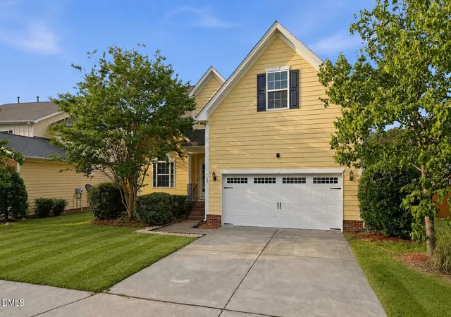 Photo 3 of Sale Pending at 11 Hidden Ridge Ct, Durham, NC 27707 | MLS# 10177709 | Listing updated on 2026-08-21