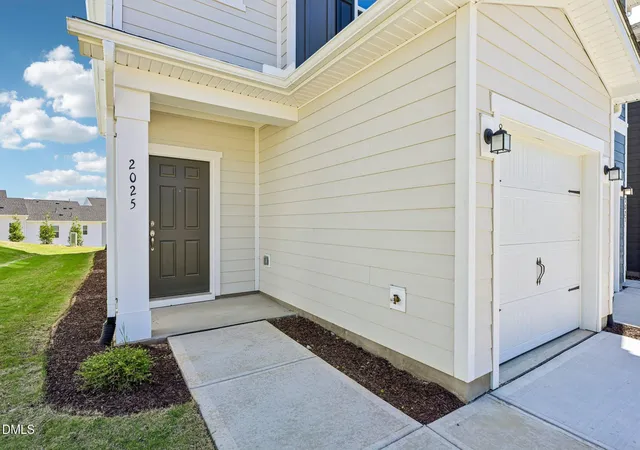 Photo 4 of Townhouse for sale at 2025 Oakdale Dr, Durham, NC 27703 | MLS# 10177546 | Listing updated on 2026-10-05