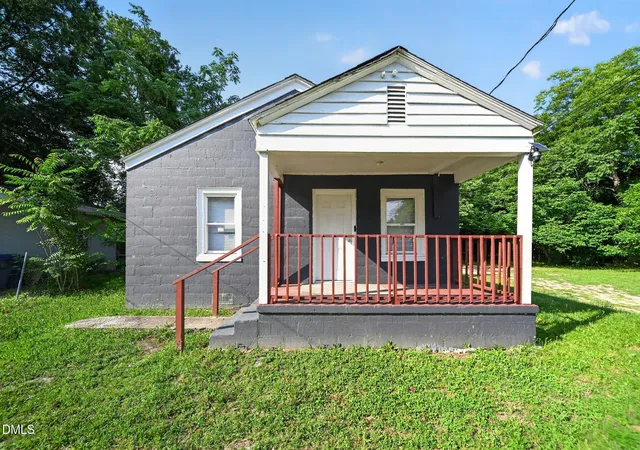 Photo 1 of Single family home for sale at 425 Henry St, Rocky Mount, NC 27803 | MLS# 10177372 | Listing updated on 2026-09-02