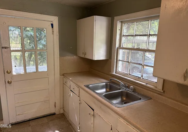 Photo 4 of Single family home for sale at 1709 Shawnee St, Durham, NC 27701 | MLS# 10178573 | Listing updated on 2026-09-18