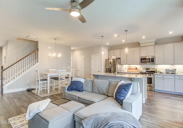 4th image of 6511 Amber Springs Dr, Durham, NC 27713 | MLS# 10177444